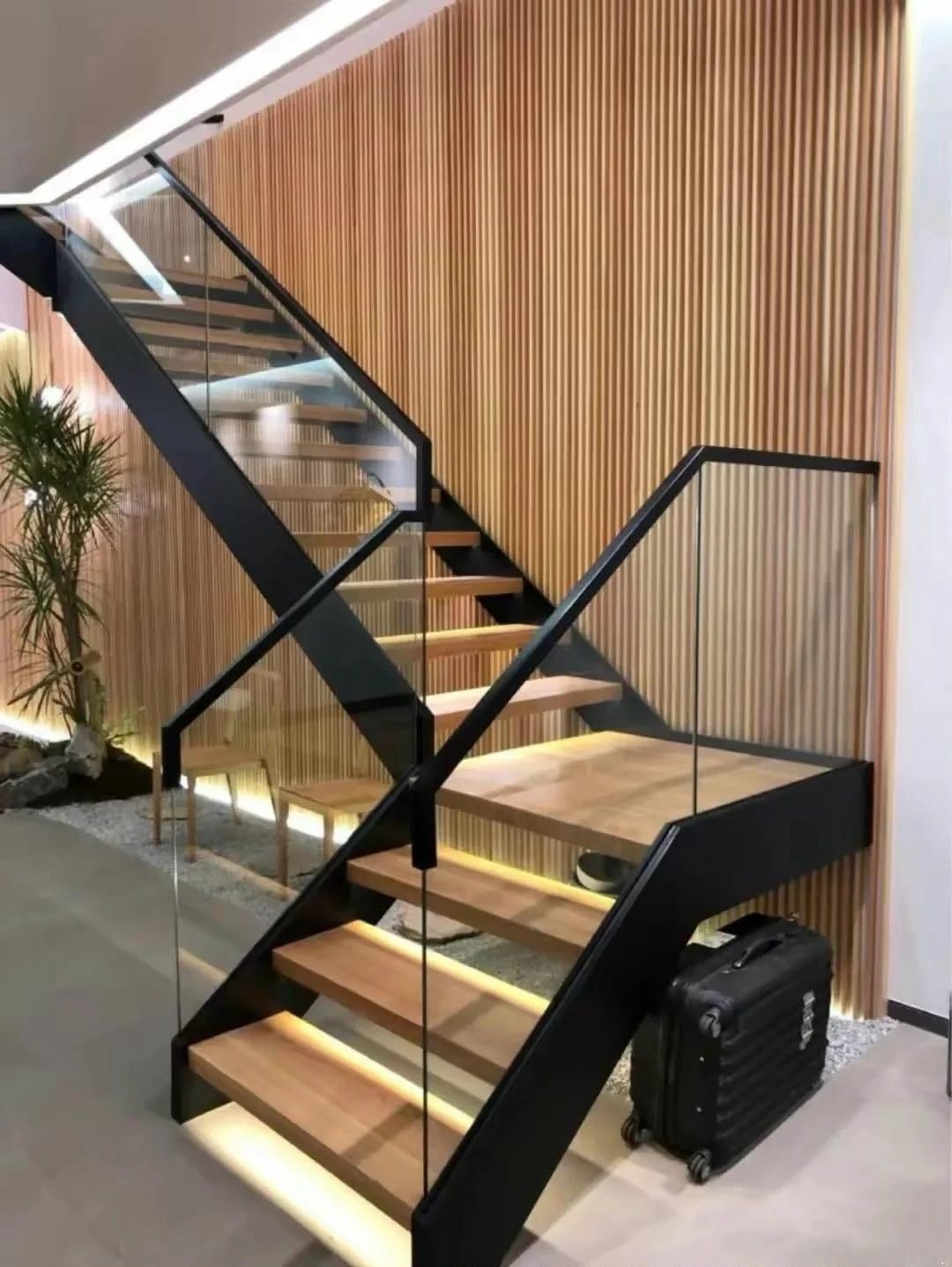 Modern frameless glass railing for staircase